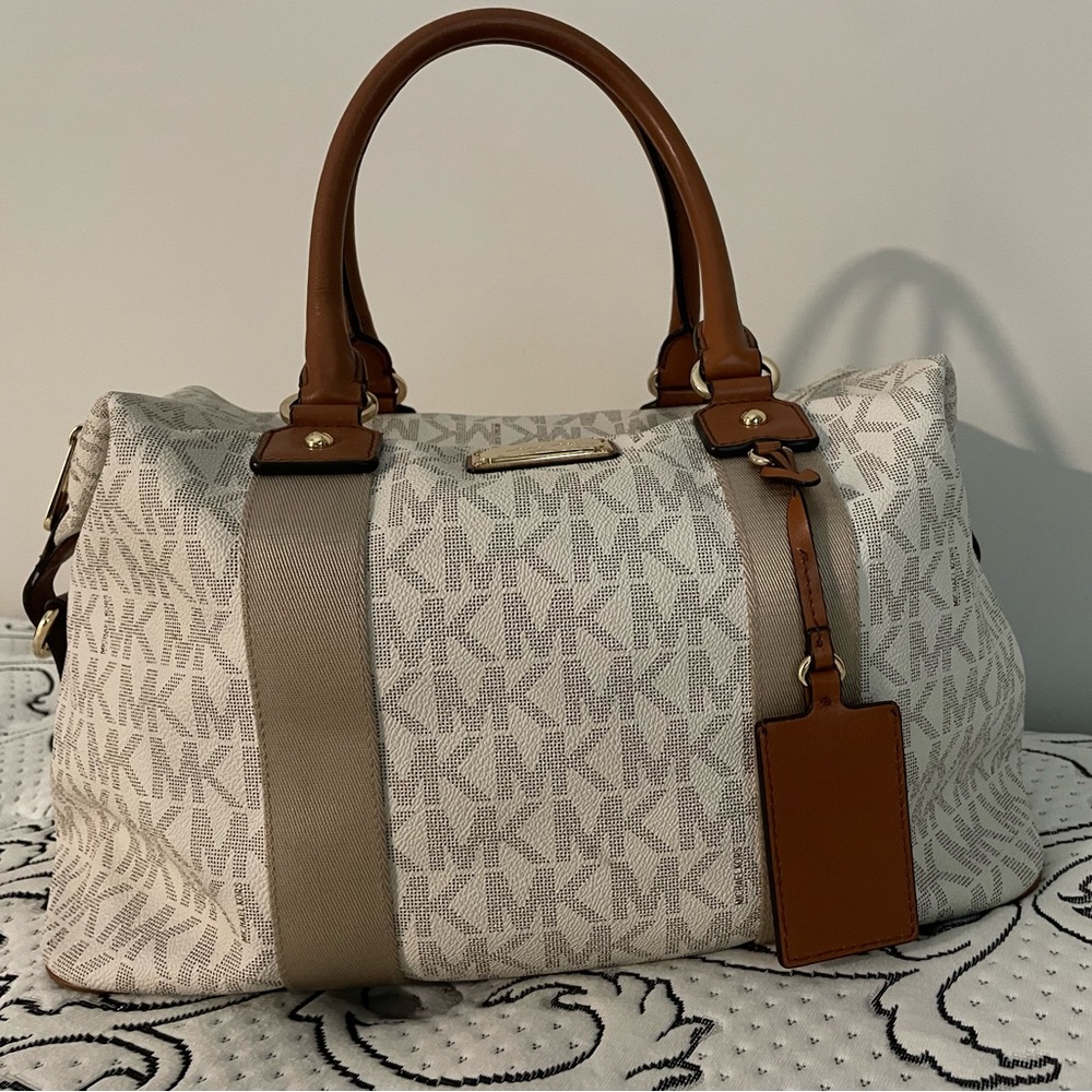 Michael Kors Jet Set weekender tore